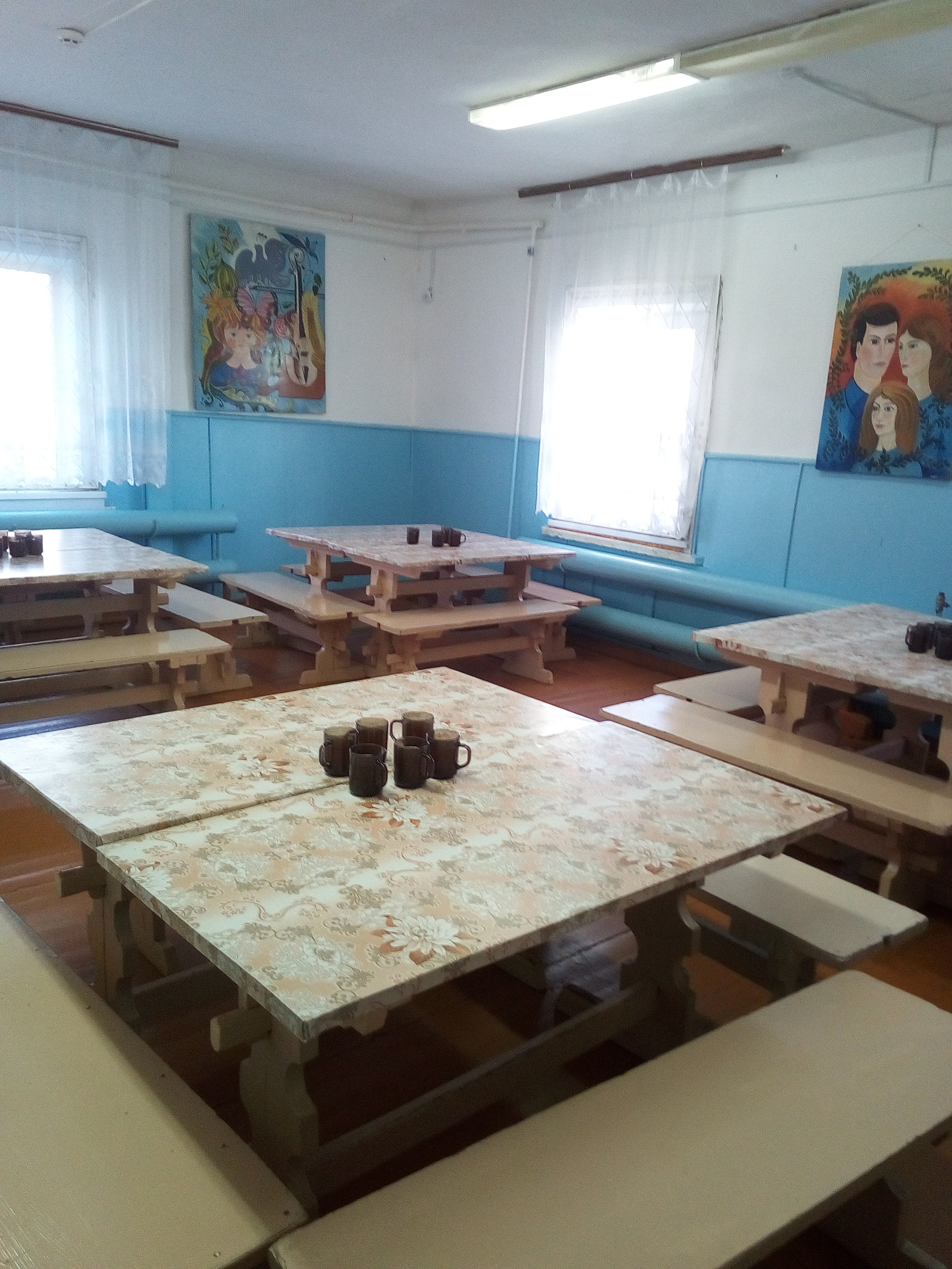 Школьная столовая - обеденный зал